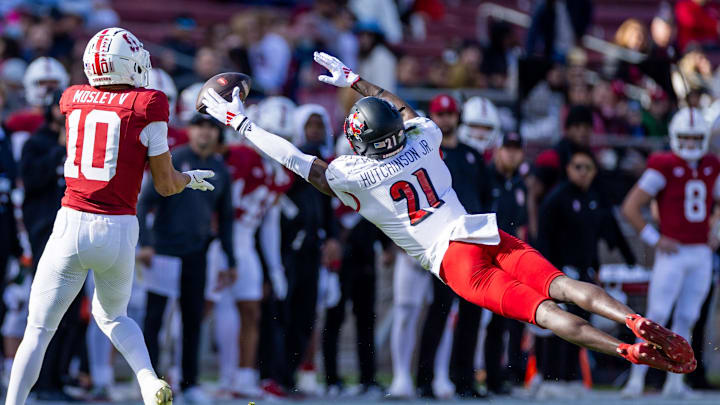 Nov 16, 2024; Stanford, California, USA; Louisville Cardinals defensive back D'Angelo Hutchinson (21) attempts to deflect a pass to Stanford Cardinal wide receiver Emmett Mosley V (10) during the first quarter at Stanford Stadium. Mandatory Credit: Bob Kupbens-Imagn Images Nov 16, 2024; Stanford, California, USA; Louisville Cardinals defensive back D'Angelo Hutchinson (21) attempts to deflect a pass to Stanford Cardinal wide receiver Emmett Mosley V (10) during the first quarter at Stanford Stadium. Mandatory Credit: Bob Kupbens-Imagn Images