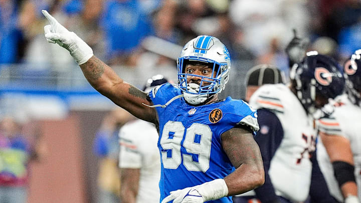 Detroit Lions defensive end Za'Darius Smith (99).