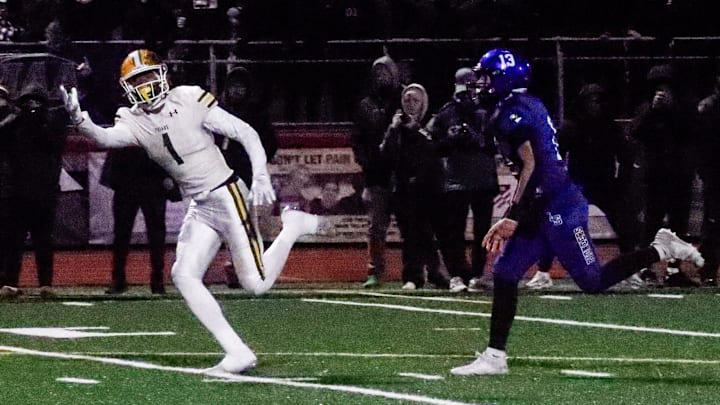 Bonner-Prendergast's Jalil Hall (1) looks to catch a deep ball Bonner-Prendergast's Jalil Hall (1) looks to catch a deep ball