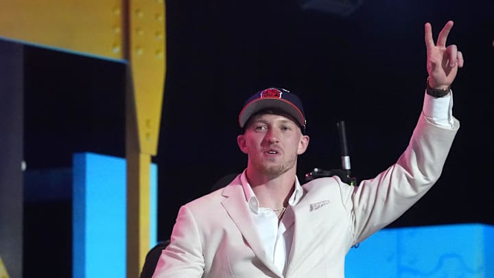 Apr 23, 2026; Pittsburgh, PA, USA; Oregon Ducks defensive back Dillon Thieneman is selected by the Chicago Bears as the number 25 pick during the 2026 NFL Draft at Acrisure Stadium.