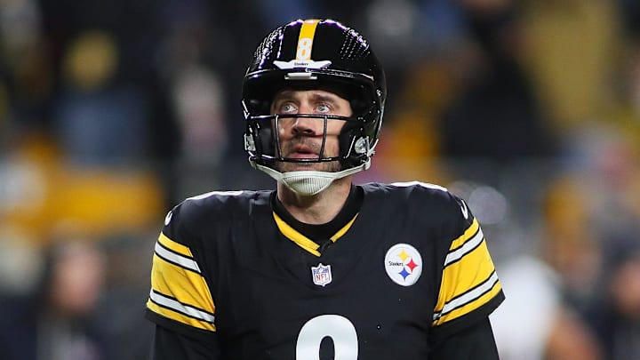 Pittsburgh Steelers quarterback Aaron Rodgers Pittsburgh Steelers quarterback Aaron Rodgers