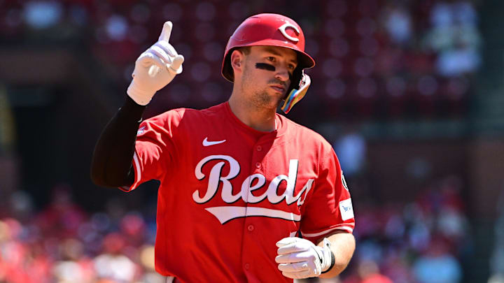 Cincinnati Reds first baseman Spencer Steer (7) signals to the dugout