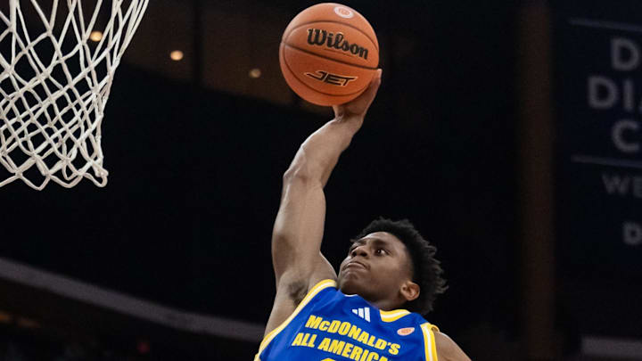 Shooting guard Brandon McCoy Jr (0) dunks the ball during the McDonalds All American Boys Game at Desert Diamond Arena. 