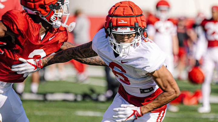 Arkansas Razorbacks wide receiver Raylen Sharpe makes a catching during a spring practice on the outdoor practice fields in Fayetteville, Ark.