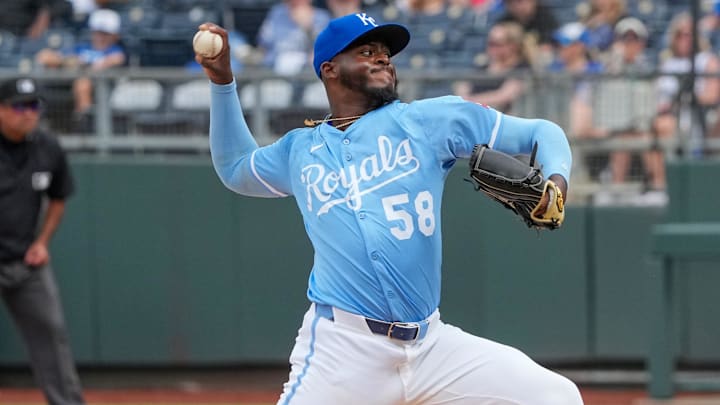 Sep 21, 2025; Kansas City, Missouri, USA; Kansas City Royals relief pitcher Luinder Avila (58) delivers a pitch against the Toronto Blue Jays during the ninth inning at Kauffman Stadium. Mandatory Credit: Denny Medley-Imagn Images