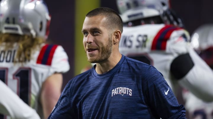 New England Patriots special teams assistant Joe Houston made the move to the Florida Gators. New England Patriots special teams assistant Joe Houston made the move to the Florida Gators.