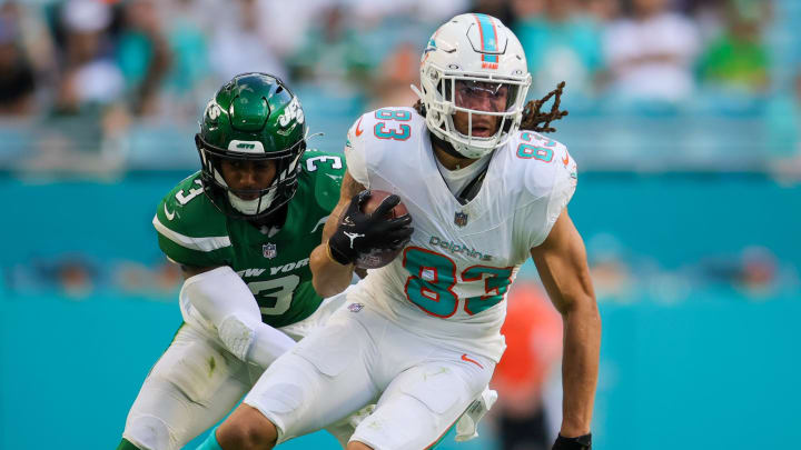 Dec 17, 2023; Miami Gardens, Florida, USA; Miami Dolphins wide receiver Chase Claypool (83) runs Dec 17, 2023; Miami Gardens, Florida, USA; Miami Dolphins wide receiver Chase Claypool (83) runs