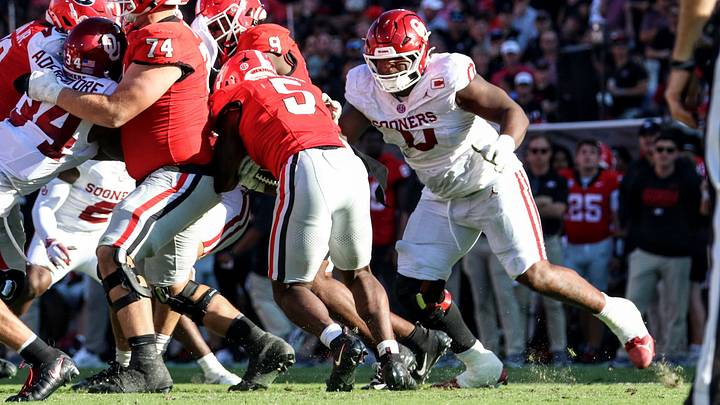 Oklahoma defensive tackle David Stone prepares to tackle Georgia's Chauncey Bowens.