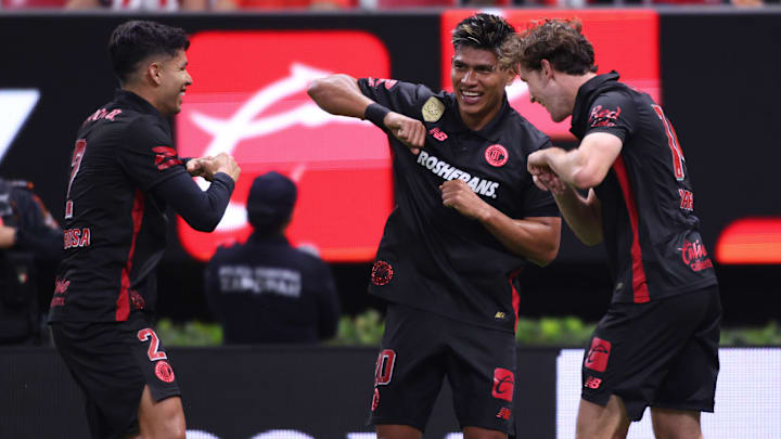 Jesús Gallardo y compañía celebran el segundo tanto del Toluca