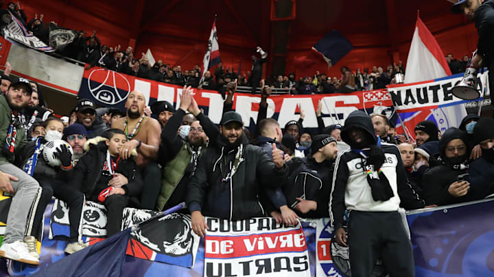 Un supporter du PSG a empoché deux millions d'euros au Loto Foot. Un supporter du PSG a empoché deux millions d'euros au Loto Foot.