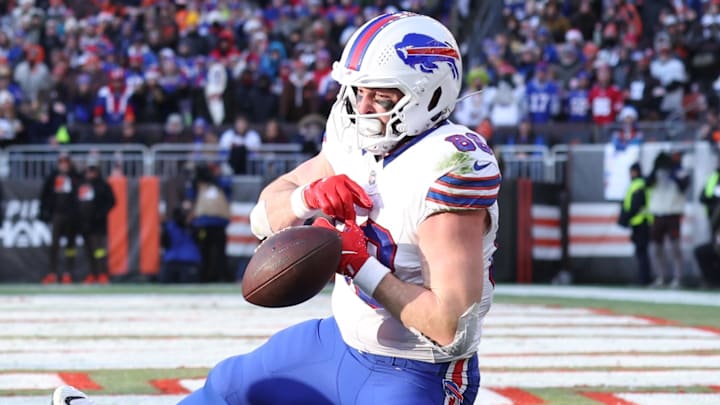 Buffalo Bills tight end Dawson Knox (88) is unable to make the catch against the Cleveland Browns during the second half at Huntington Bank Field.