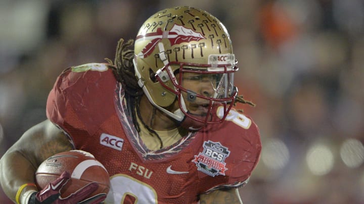 Jan 6, 2014; Pasadena, CA, USA; Florida State Seminoles running back Devonta Freeman (8) runs the football against the Auburn Tigers during the first half of the 2014 BCS National Championship game at the Rose Bowl.  Mandatory Credit: Kirby Lee-Imagn Images