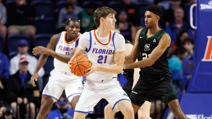 Florida Gators forward Alex Condon leads the team in rebounds at 7.5 per game. Florida Gators forward Alex Condon leads the team in rebounds at 7.5 per game.