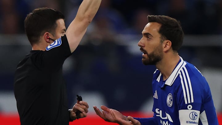 Kenan Karaman sah gegen Hamburg die Rote Karte