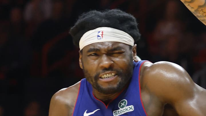 Mar 8, 2026; Miami, Florida, USA;  Miami Heat center Kel'el Ware (7) defends Detroit Pistons forward Isaiah Stewart (28) during the second half at Kasey Center. Mandatory Credit: Rhona Wise-Imagn Images