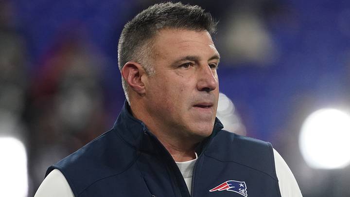 Dec 21, 2025; Baltimore, Maryland, USA; New England Patriots head coach Mike Vrabel prior to the game against the Baltimore Ravens at M&T Bank Stadium. Mandatory Credit: James Lang-Imagn Images Dec 21, 2025; Baltimore, Maryland, USA; New England Patriots head coach Mike Vrabel prior to the game against the Baltimore Ravens at M&T Bank Stadium. Mandatory Credit: James Lang-Imagn Images
