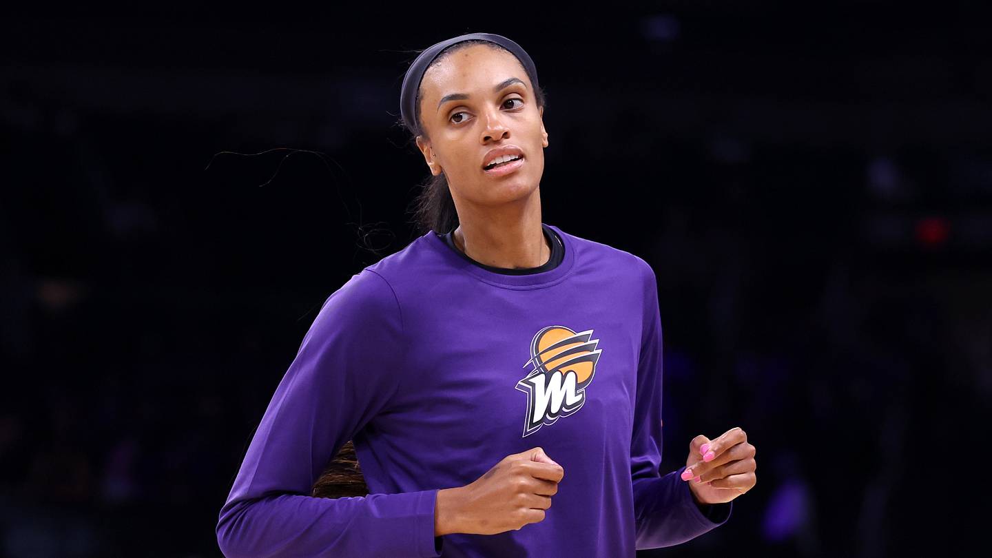 DeWanna Bonner's Emotional Return to Gainbridge Fieldhouse