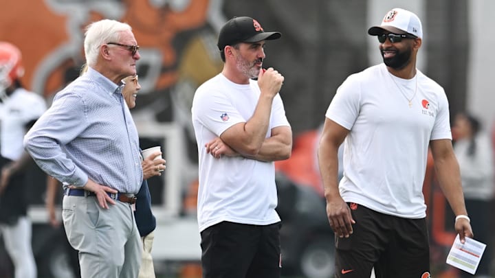 Jun 12, 2025; Berea, OH, USA; Cleveland Browns head coach Kevin Stefanski, middle, and managing and principal partner Dee Haslam, middle left, and managing and principal partner Jimmy Haslam, left, and executive vice president, football operations and general manager Andrew Berry watch practice during mini camp at CrossCountry Mortgage Campus. Mandatory Credit: Ken Blaze-Imagn Images Jun 12, 2025; Berea, OH, USA; Cleveland Browns head coach Kevin Stefanski, middle, and managing and principal partner Dee Haslam, middle left, and managing and principal partner Jimmy Haslam, left, and executive vice president, football operations and general manager Andrew Berry watch practice during mini camp at CrossCountry Mortgage Campus. Mandatory Credit: Ken Blaze-Imagn Images