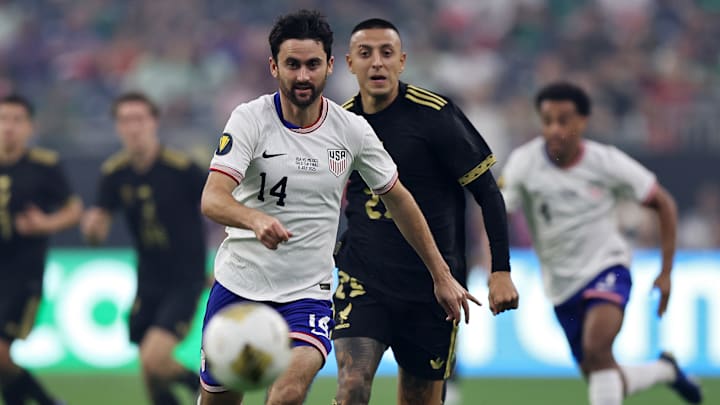 Luca de la Torre y Roberto Alvarado en la gran final de la Copa Oro Luca de la Torre y Roberto Alvarado en la gran final de la Copa Oro
