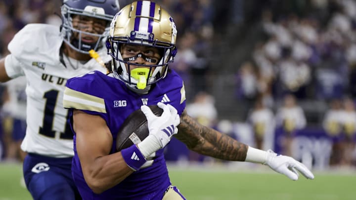 Sep 6, 2025; Seattle, Washington, USA; Washington Huskies wide receiver Raiden Vines-Bright (7) runs for yards after the catch against the UC Davis Aggies during the first quarter at Husky Stadium. Mandatory Credit: Joe Nicholson-Imagn Images
