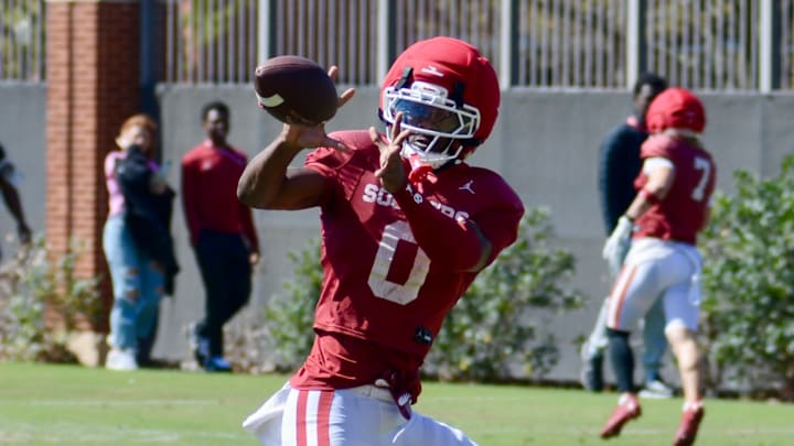 Oklahoma wide receiver Manny Choice catches a pass at practice.