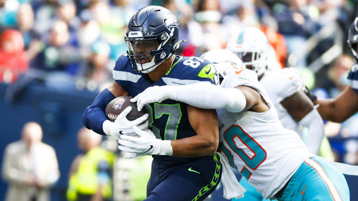 Sep 22, 2024; Seattle, Washington, USA; Seattle Seahawks tight end Noah Fant (87) runs for yards after the catch against Miami Dolphins linebacker Jordyn Brooks (20) during the third quarter at Lumen Field. Mandatory Credit: Joe Nicholson-Imagn Images Sep 22, 2024; Seattle, Washington, USA; Seattle Seahawks tight end Noah Fant (87) runs for yards after the catch against Miami Dolphins linebacker Jordyn Brooks (20) during the third quarter at Lumen Field. Mandatory Credit: Joe Nicholson-Imagn Images
