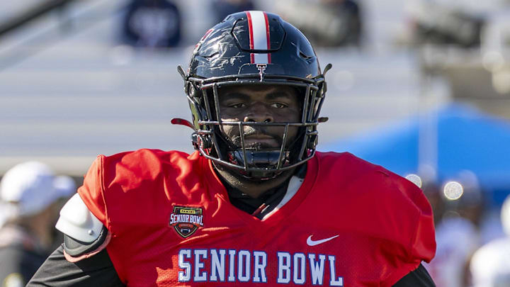 National Team defensive tackle Lee Hunter