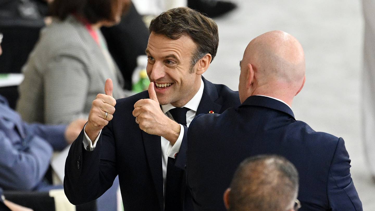 Coupe du monde 2022 : Les images du vestiaire des Bleus avec Emmanuel ...