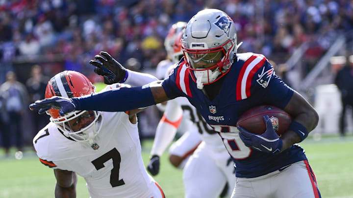 Oct 26, 2025; Foxborough, Massachusetts, USA; New England Patriots wide receiver Stefon Diggs (8) makes a catch against Cleveland Browns cornerback Tyson Campbell (7) during the second quarter at Gillette Stadium. Mandatory Credit: Bob DeChiara-Imagn Images Oct 26, 2025; Foxborough, Massachusetts, USA; New England Patriots wide receiver Stefon Diggs (8) makes a catch against Cleveland Browns cornerback Tyson Campbell (7) during the second quarter at Gillette Stadium. Mandatory Credit: Bob DeChiara-Imagn Images