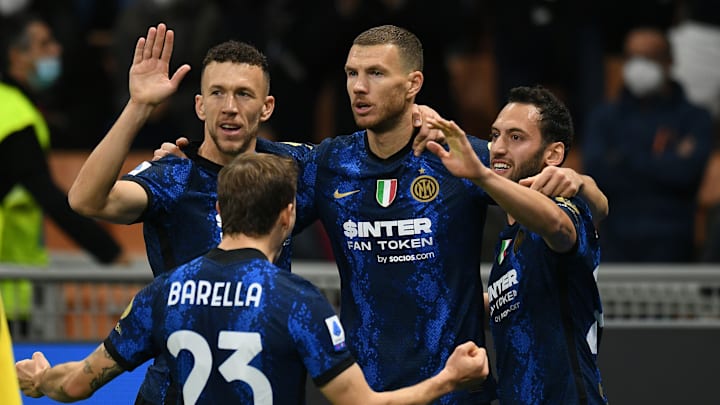 L'esultanza dell'Inter dopo la rete di Dzeko alla Juve L'esultanza dell'Inter dopo la rete di Dzeko alla Juve