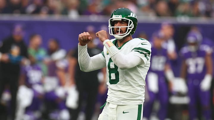 Oct 6, 2024; Tottenham, ENG; New York Jets Quarterback Aaron Rodgers (8) in the 3rd Quarter against Minnesota Vikings at Tottenham Hotspur Stadium. Oct 6, 2024; Tottenham, ENG; New York Jets Quarterback Aaron Rodgers (8) in the 3rd Quarter against Minnesota Vikings at Tottenham Hotspur Stadium.