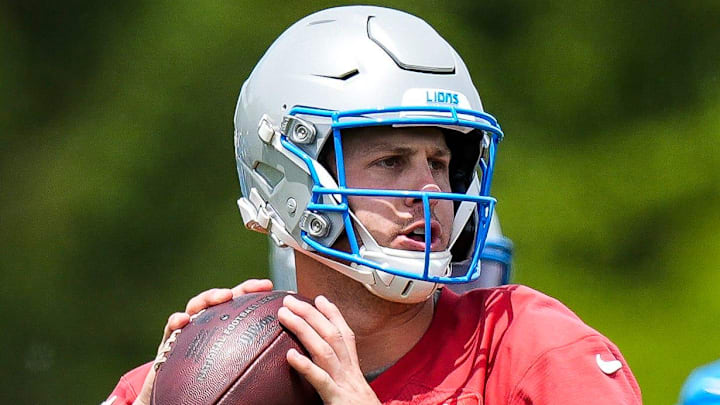 Detroit Lions quarterback Jared Goff (16).