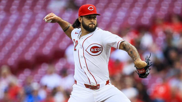 Cincinnati Reds starting pitcher Lyon Richardson (72) pitches 