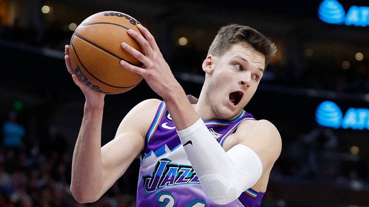 Dec 15, 2022; Salt Lake City, Utah, USA; Utah Jazz center Walker Kessler (24) grabs a rebound against New Orleans Pelicans forward Zion Williamson (1) during overtime at Vivint Arena. Mandatory Credit: Jeffrey Swinger-USA TODAY Sports Dec 15, 2022; Salt Lake City, Utah, USA; Utah Jazz center Walker Kessler (24) grabs a rebound against New Orleans Pelicans forward Zion Williamson (1) during overtime at Vivint Arena. Mandatory Credit: Jeffrey Swinger-USA TODAY Sports