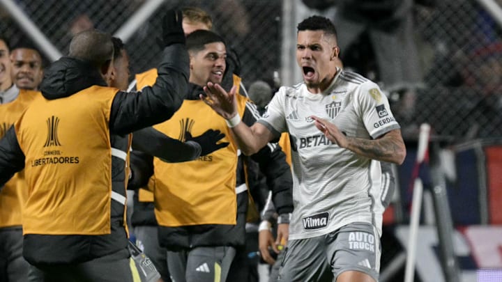 Paulinho marcou o gol do Atlético em Buenos Aires. 