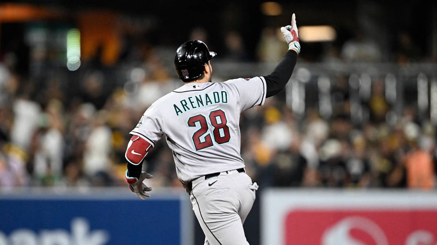 D-backs Gain Playoff Ground on Phillies With Blowout Win vs Padres