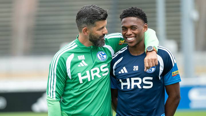 Miron Muslic mit Neuzugang Junior Adamu