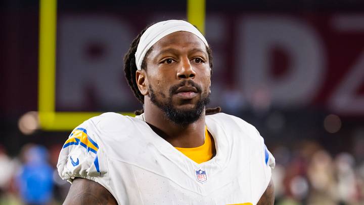 Oct 21, 2024; Glendale, Arizona, USA; Los Angeles Chargers linebacker Bud Dupree (48) against the Arizona Cardinals at State Farm Stadium. Mandatory Credit: Mark J. Rebilas-Imagn Images Oct 21, 2024; Glendale, Arizona, USA; Los Angeles Chargers linebacker Bud Dupree (48) against the Arizona Cardinals at State Farm Stadium. Mandatory Credit: Mark J. Rebilas-Imagn Images