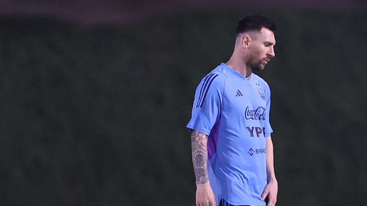 Lionel Messi s'entraine encore à part à trois jours de l'entrée en lice de l'Argentine pour la Coupe du monde 2022