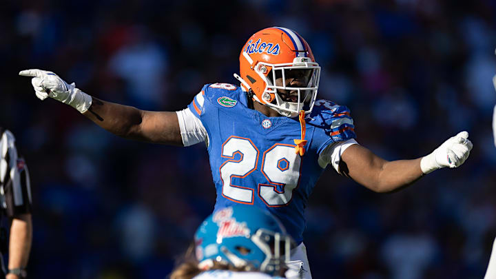Nov 23, 2024; Gainesville, Florida, USA; Florida Gators linebacker Jaden Robinson (29) gestures before the snap against the Mississippi Rebels during the second half at Ben Hill Griffin Stadium. Mandatory Credit: Matt Pendleton-Imagn Images Nov 23, 2024; Gainesville, Florida, USA; Florida Gators linebacker Jaden Robinson (29) gestures before the snap against the Mississippi Rebels during the second half at Ben Hill Griffin Stadium. Mandatory Credit: Matt Pendleton-Imagn Images
