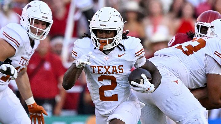 Texas Longhorns running back Hollywood Smothers (2) runs with the ball during the game between the Sooners and the Longhorns at Cotton Bowl. Texas Longhorns running back Hollywood Smothers (2) runs with the ball during the game between the Sooners and the Longhorns at Cotton Bowl.