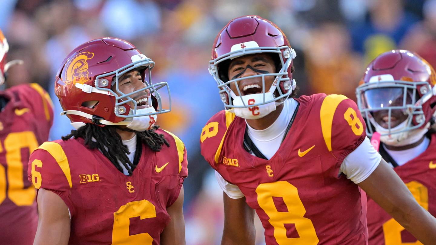 Former USC Wide Receiver Stars Share Moment That Trojan Fans Will Love