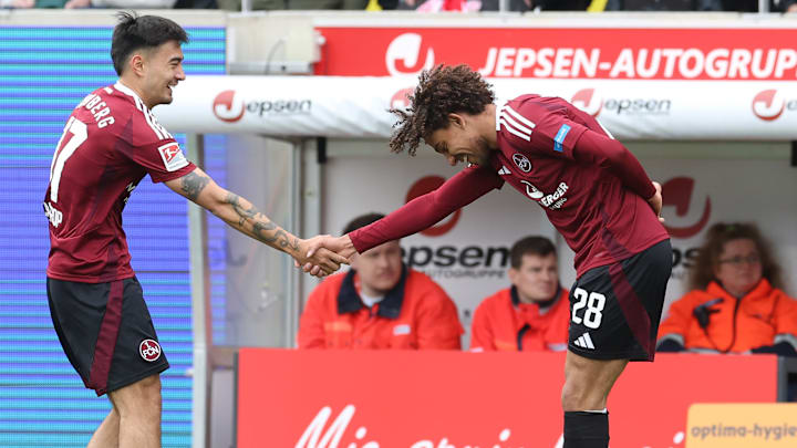 Wie Jens Castrop verabschiedet sich auch Janis Antiste (r.) vom Club