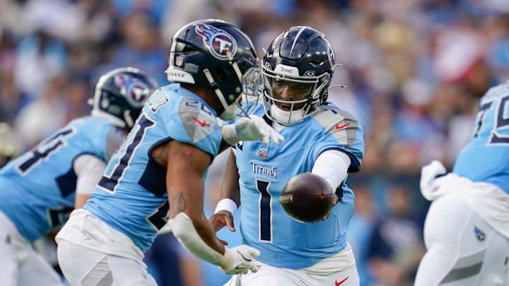 Tennessee Titans quarterback Cam Ward (1) hands off to running back Tony Pollard (20)