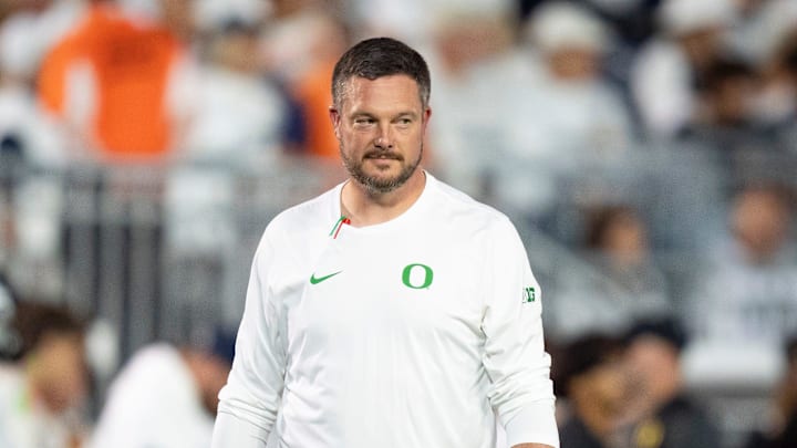 Oregon head coach Dan Lanning walks the field during warmups as the Oregon Ducks face the Penn State Nittany Lions on Sept. 27, 2025, at Beaver Stadium in University Park, Pennsylvania. Oregon head coach Dan Lanning walks the field during warmups as the Oregon Ducks face the Penn State Nittany Lions on Sept. 27, 2025, at Beaver Stadium in University Park, Pennsylvania.