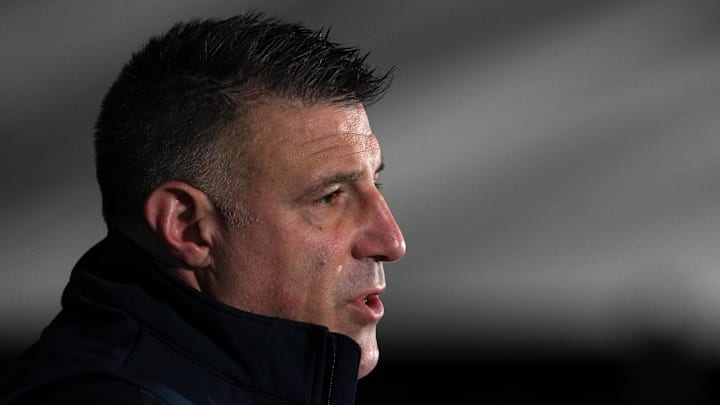 New England Patriots head coach Mike Vrabel talks to media members at the Santa Clara Marriott.
