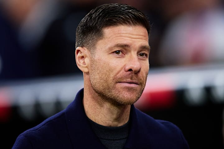 Xabi Alonso มองไปด้านข้าง
