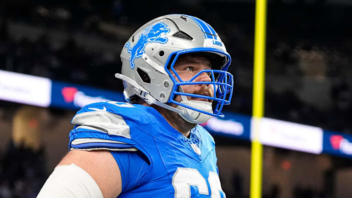 Detroit Lions guard Graham Glasgow (60) warms up ahead of the Minnesota Vikings game at Ford Field in Detroit on Sunday, November 2, 2025.