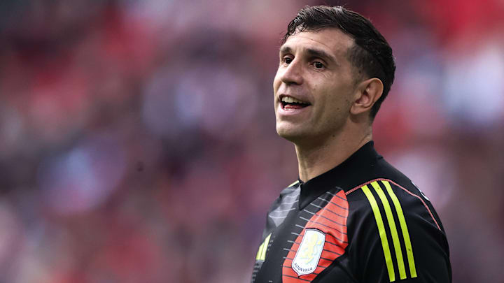 Emiliano Martínez remains a target for Man Utd.