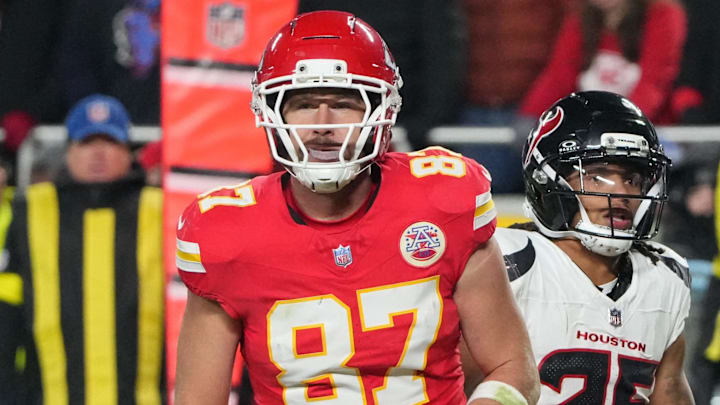 Dec 7, 2025; Kansas City, Missouri, USA; Kansas City Chiefs tight end Travis Kelce (87) reacts to dropping a pass in front of Houston Texans cornerback Myles Bryant (25) during the fourth quarter at GEHA Field at Arrowhead Stadium. Mandatory Credit: Denny Medley-Imagn Images Dec 7, 2025; Kansas City, Missouri, USA; Kansas City Chiefs tight end Travis Kelce (87) reacts to dropping a pass in front of Houston Texans cornerback Myles Bryant (25) during the fourth quarter at GEHA Field at Arrowhead Stadium. Mandatory Credit: Denny Medley-Imagn Images